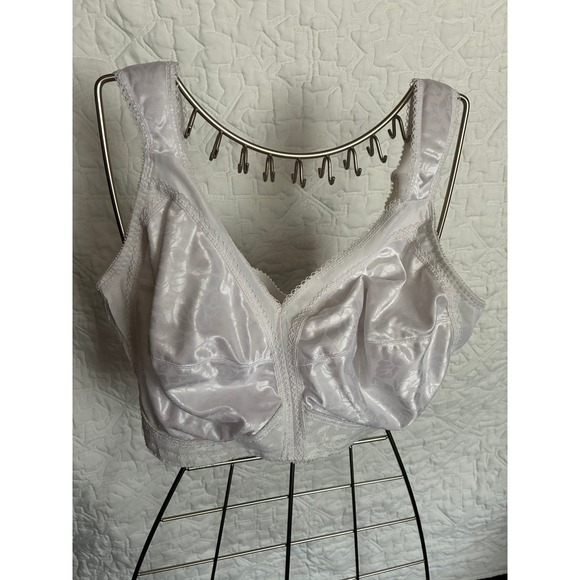 Playtex Other - Playtex 18 Hour Ultimate Shoulder Comfort Wirefree Bra White Floral 4693 40DD